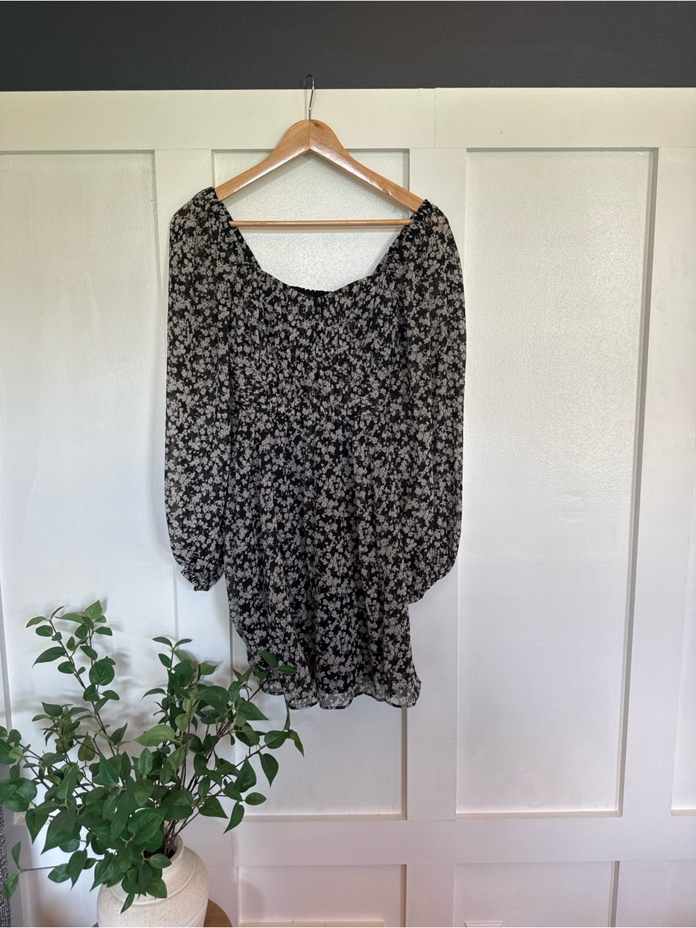 Express Black Floral Off-Shoulder Mini Dress